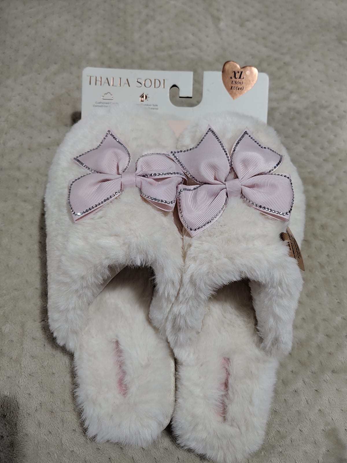 Pantuflas Thalía Sodi Blancas con Moño